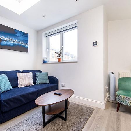 Cosy 1 Bed Apartment With Free Parking Close To Underground Station Zone 2 For Quick Access To Central London Up To 5 Guests Exterior photo