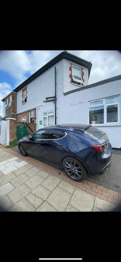 Cosy 1 Bed Apartment With Free Parking Close To Underground Station Zone 2 For Quick Access To Central London Up To 5 Guests Exterior photo