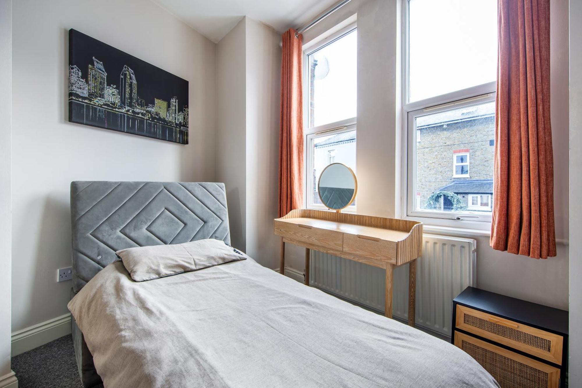 Cosy 1 Bed Apartment With Free Parking Close To Underground Station Zone 2 For Quick Access To Central London Up To 5 Guests Exterior photo