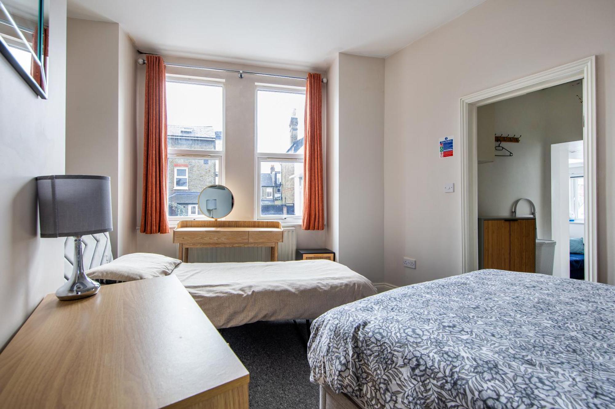 Cosy 1 Bed Apartment With Free Parking Close To Underground Station Zone 2 For Quick Access To Central London Up To 5 Guests Exterior photo